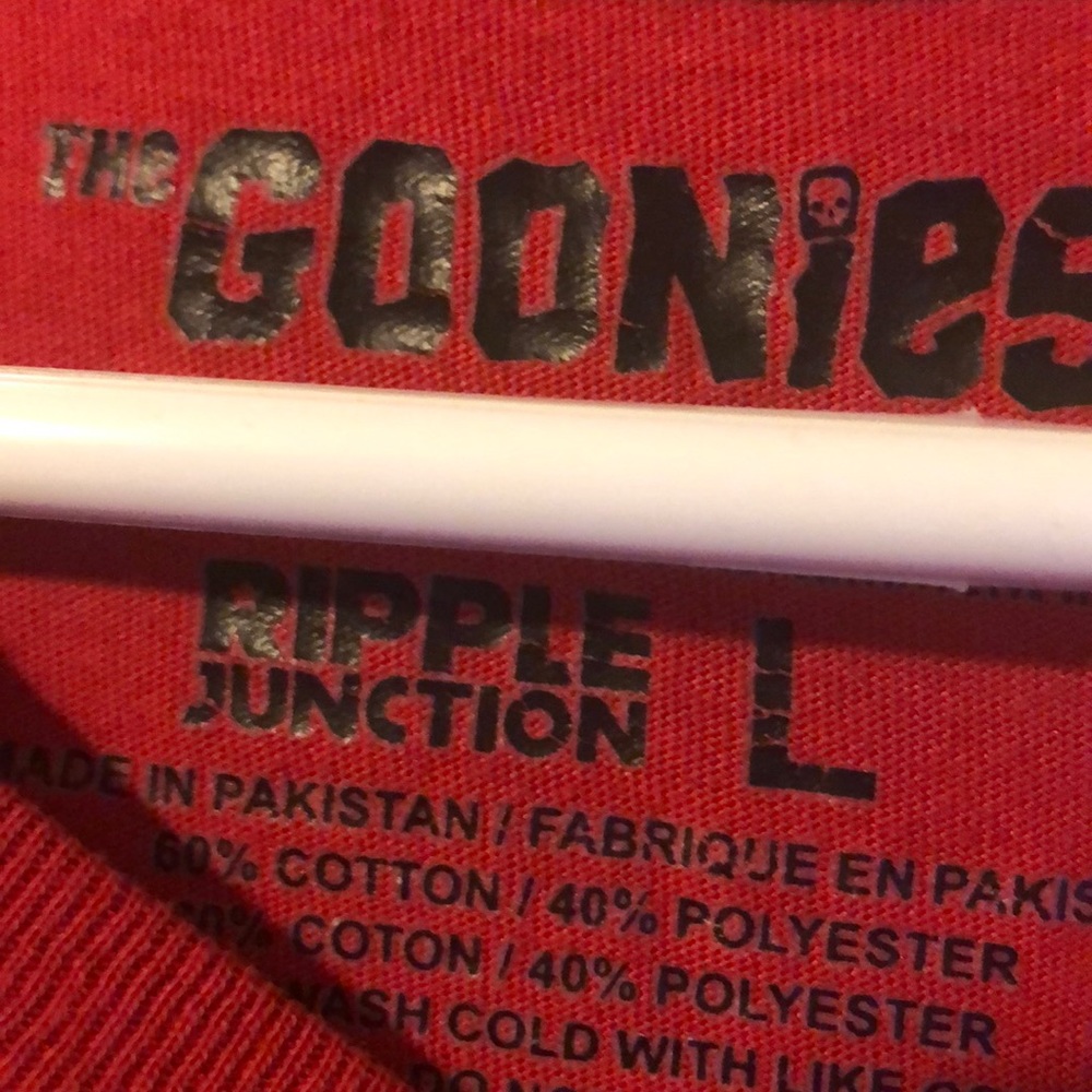 Red tee - Picture 3 of 3